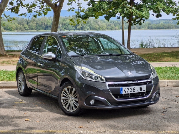 Peugeot 208 Style foto miniatura
